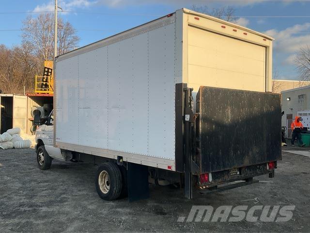 Ford E-350 شاحنات ذات هيكل صندوقي