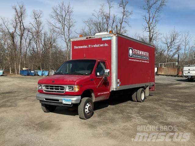 Ford E-450 شاحنات مزدوجة / خلخلة