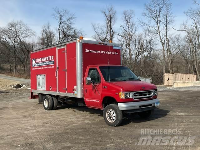 Ford E-450 شاحنات مزدوجة / خلخلة