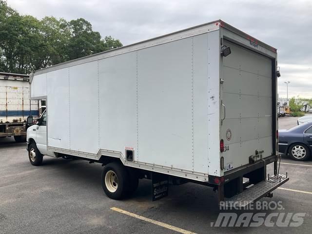 Ford E-450 شاحنات ذات هيكل صندوقي