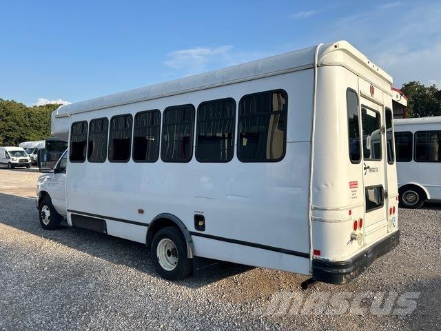 Ford E-450 حافلة صغيرة