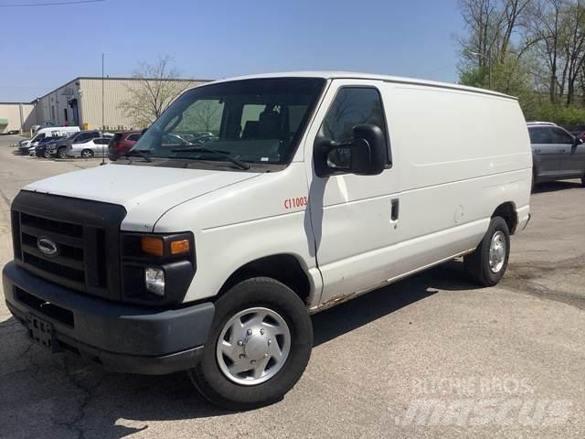 Ford E250 شاحنة مقفلة
