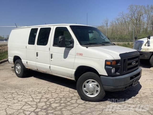 Ford E250 شاحنة مقفلة