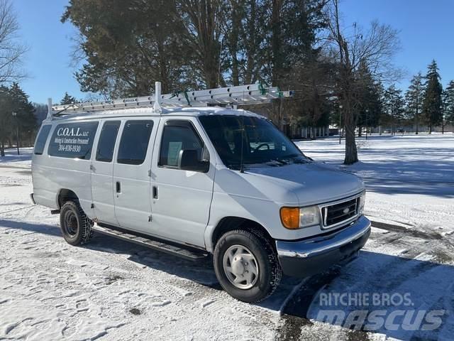 Ford E350 شاحنة مقفلة