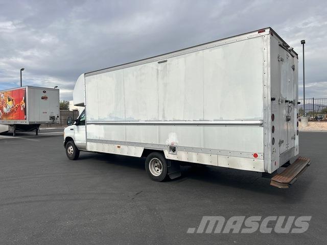 Ford E350 شاحنة مقفلة