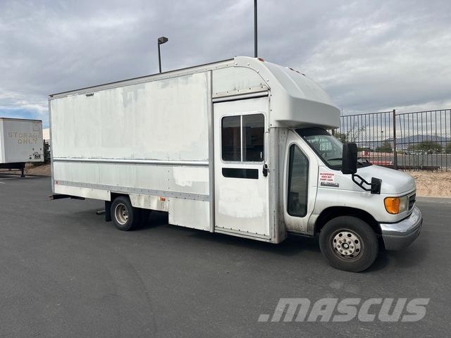 Ford E350 شاحنة مقفلة