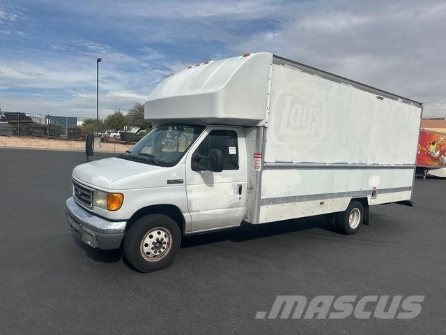 Ford E350 شاحنة مقفلة