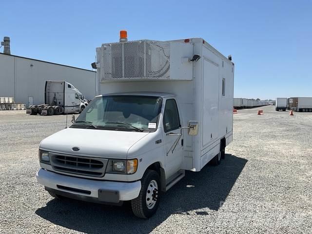 Ford E450 شاحنة مقفلة