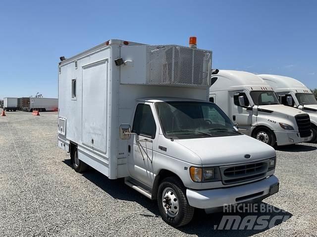 Ford E450 شاحنة مقفلة