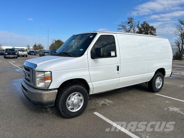 Ford Econoline شاحنة مقفلة