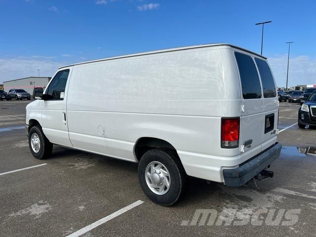 Ford Econoline شاحنة مقفلة