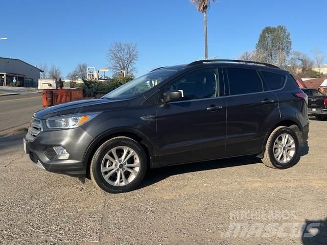 Ford Escape سيارات