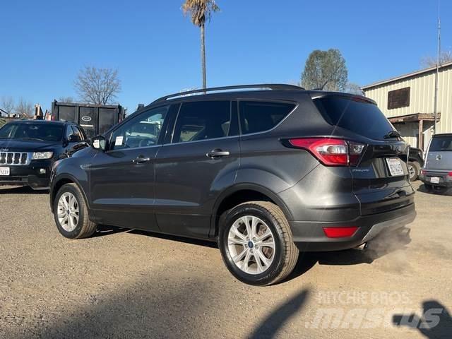 Ford Escape سيارات