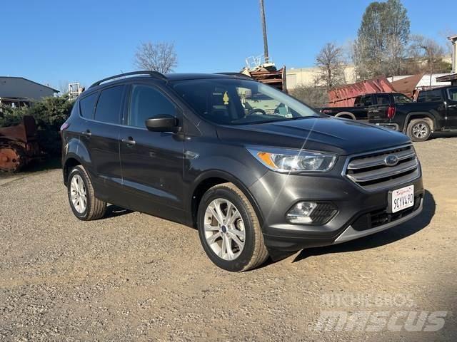 Ford Escape سيارات