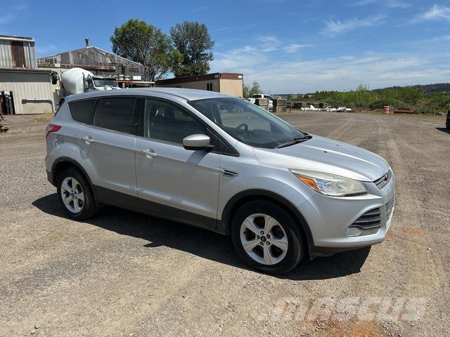 Ford Escape سيارات