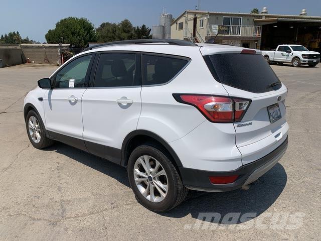 Ford Escape سيارات