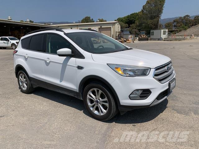 Ford Escape سيارات