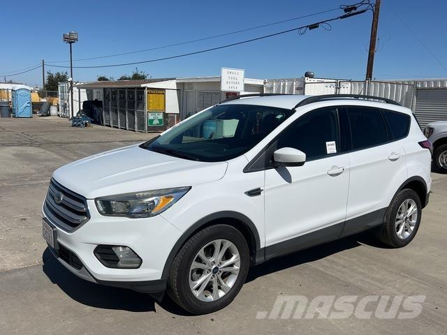 Ford Escape سيارات