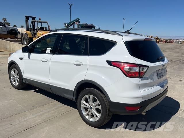Ford Escape سيارات