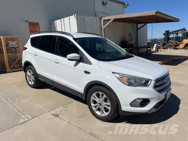 Ford Escape سيارات