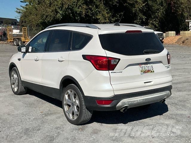 Ford Escape سيارات