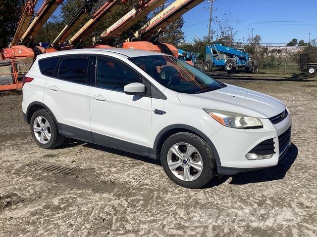 Ford Escape سيارات
