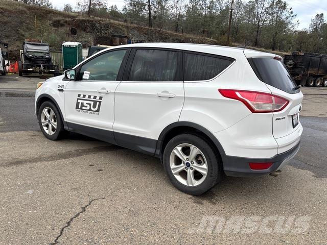 Ford Escape سيارات