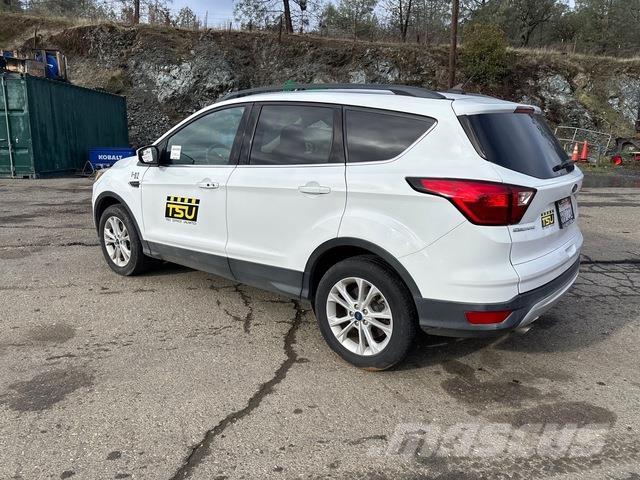 Ford Escape سيارات