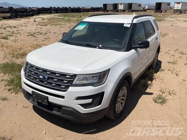 Ford Explorer سيارات