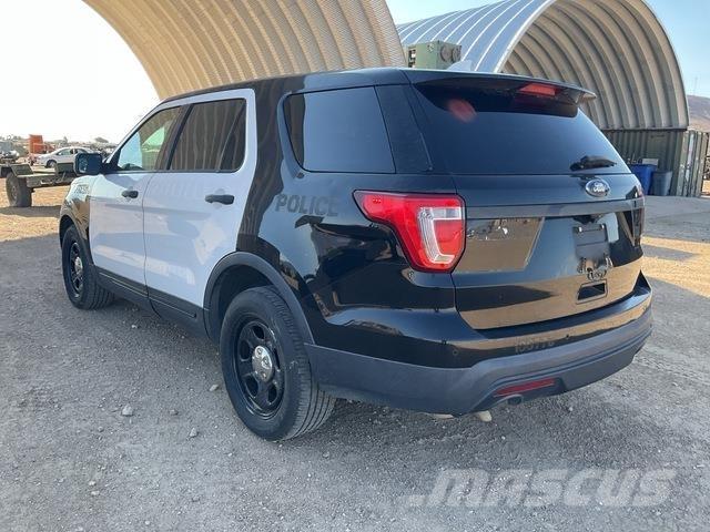 Ford Explorer سيارات