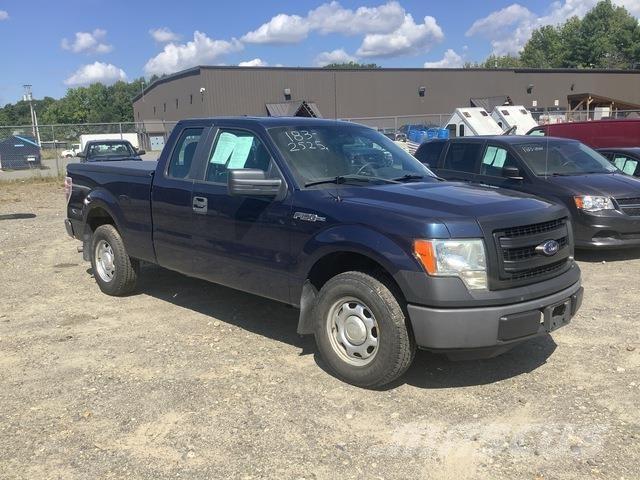 Ford F-150 XL شاحنات خفيفة/مفصلية الجوانب