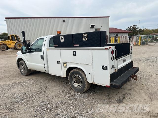 Ford F-250 شاحنات خفيفة/مفصلية الجوانب