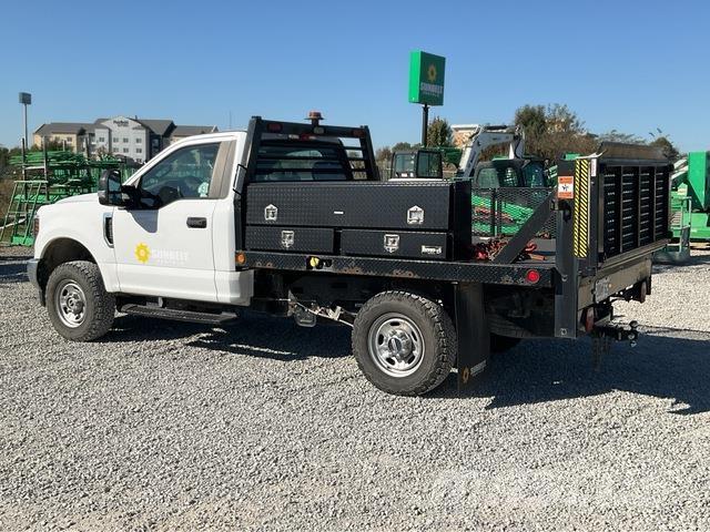 Ford F-250 شاحنات مسطحة/مفصلية الجوانب
