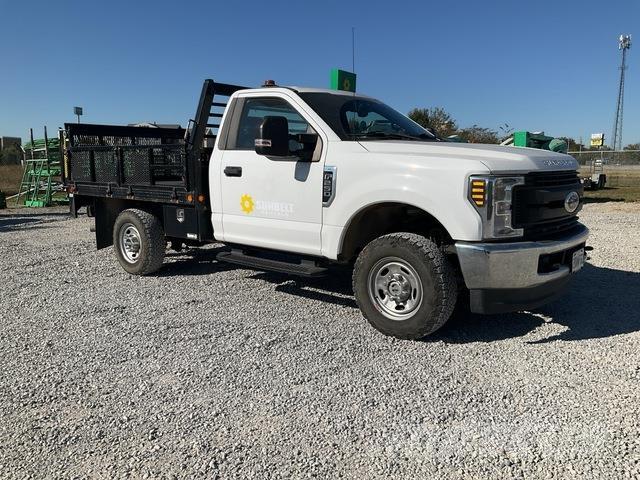 Ford F-250 شاحنات مسطحة/مفصلية الجوانب