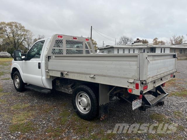 Ford F-250 شاحنات مسطحة/مفصلية الجوانب