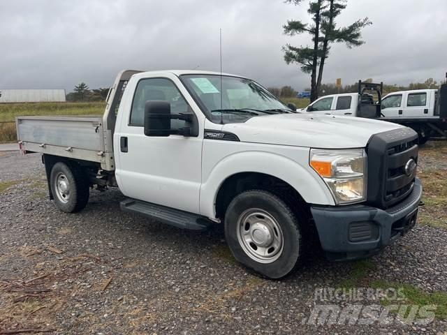 Ford F-250 شاحنات مسطحة/مفصلية الجوانب