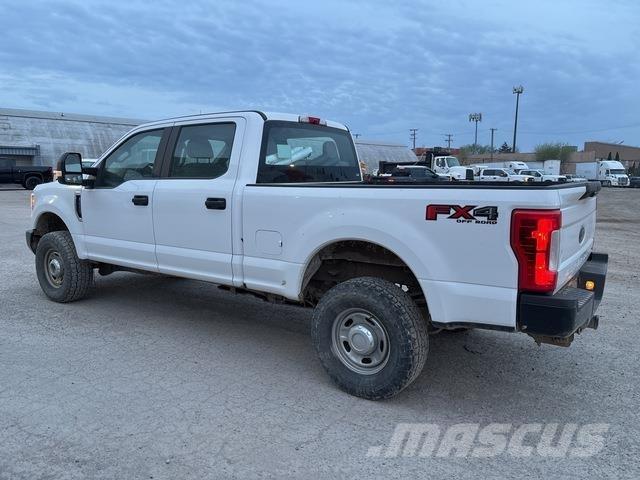 Ford F-250 شاحنات خفيفة/مفصلية الجوانب