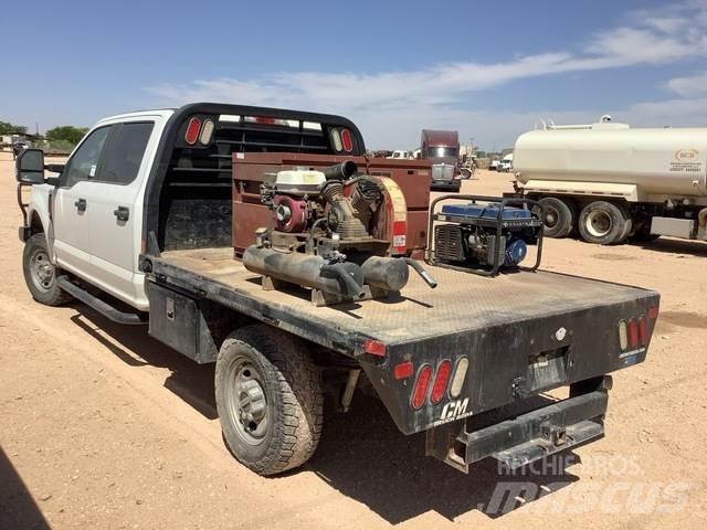 Ford F-250 شاحنات مسطحة/مفصلية الجوانب