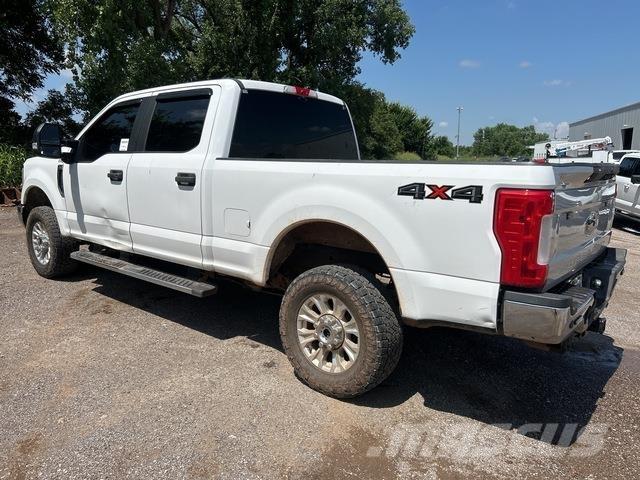 Ford F-250 شاحنات خفيفة/مفصلية الجوانب