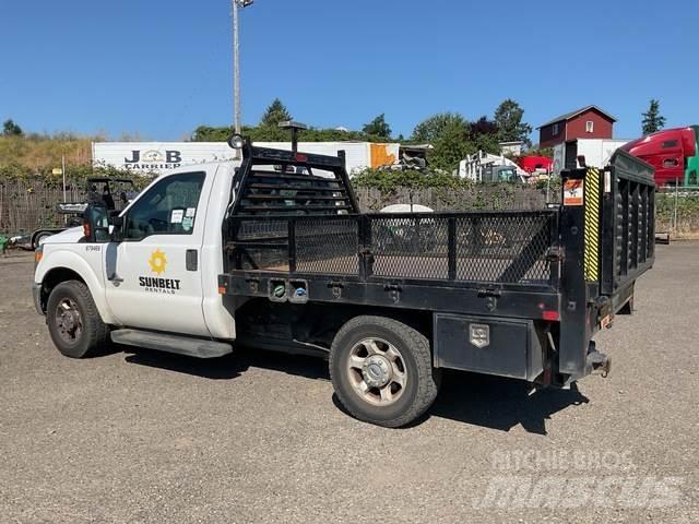 Ford F-250 شاحنات مسطحة/مفصلية الجوانب