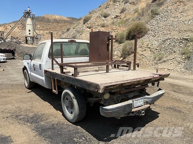 Ford F-250 شاحنات مسطحة/مفصلية الجوانب