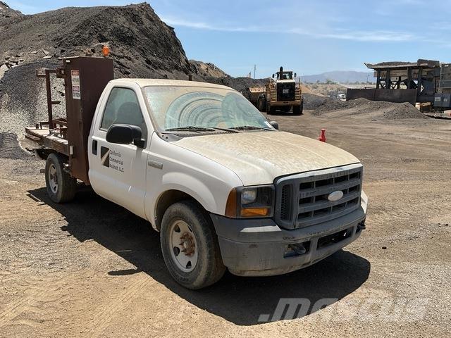 Ford F-250 شاحنات مسطحة/مفصلية الجوانب