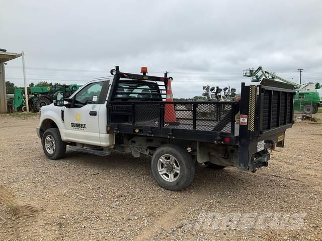 Ford F-250 شاحنات مسطحة/مفصلية الجوانب