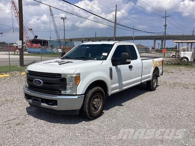 Ford F-250 شاحنات خفيفة/مفصلية الجوانب