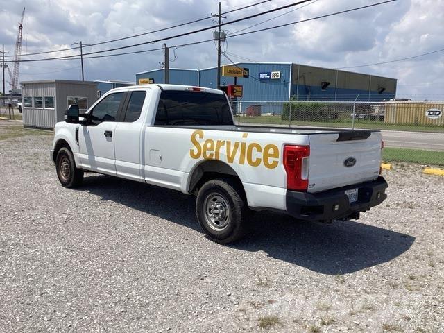 Ford F-250 شاحنات خفيفة/مفصلية الجوانب