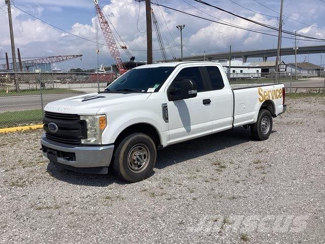 Ford F-250 شاحنات خفيفة/مفصلية الجوانب