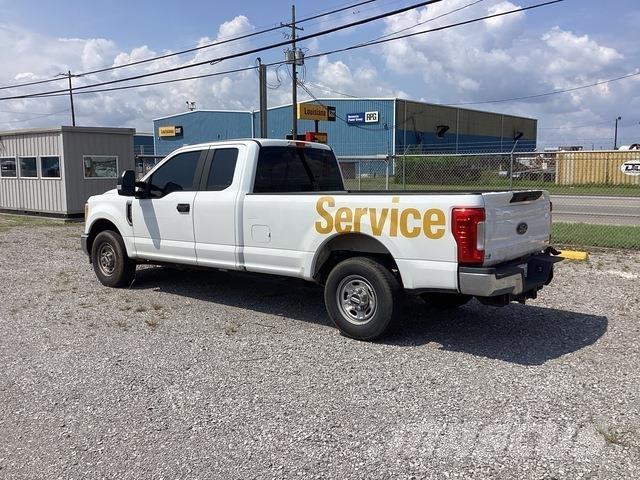 Ford F-250 شاحنات خفيفة/مفصلية الجوانب