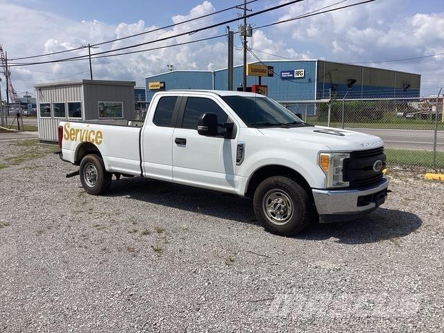 Ford F-250 شاحنات خفيفة/مفصلية الجوانب