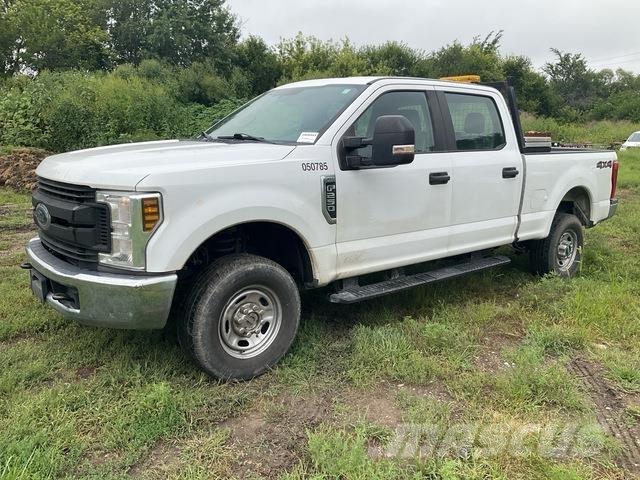 Ford F-250 شاحنات خفيفة/مفصلية الجوانب
