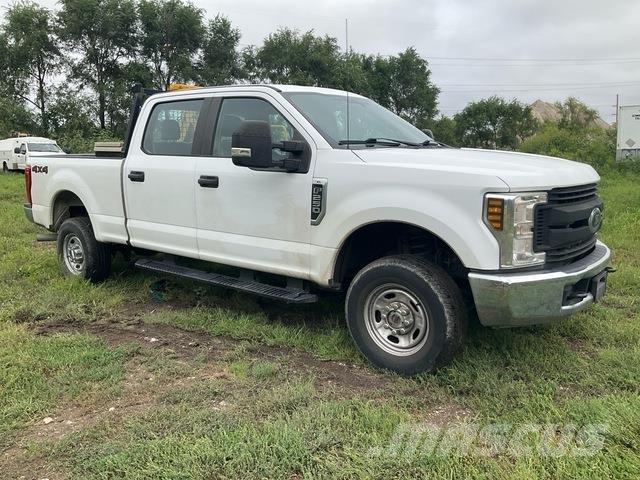 Ford F-250 شاحنات خفيفة/مفصلية الجوانب